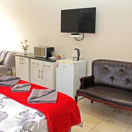Livingatlarge Guest House Langebaan Exterior photo
