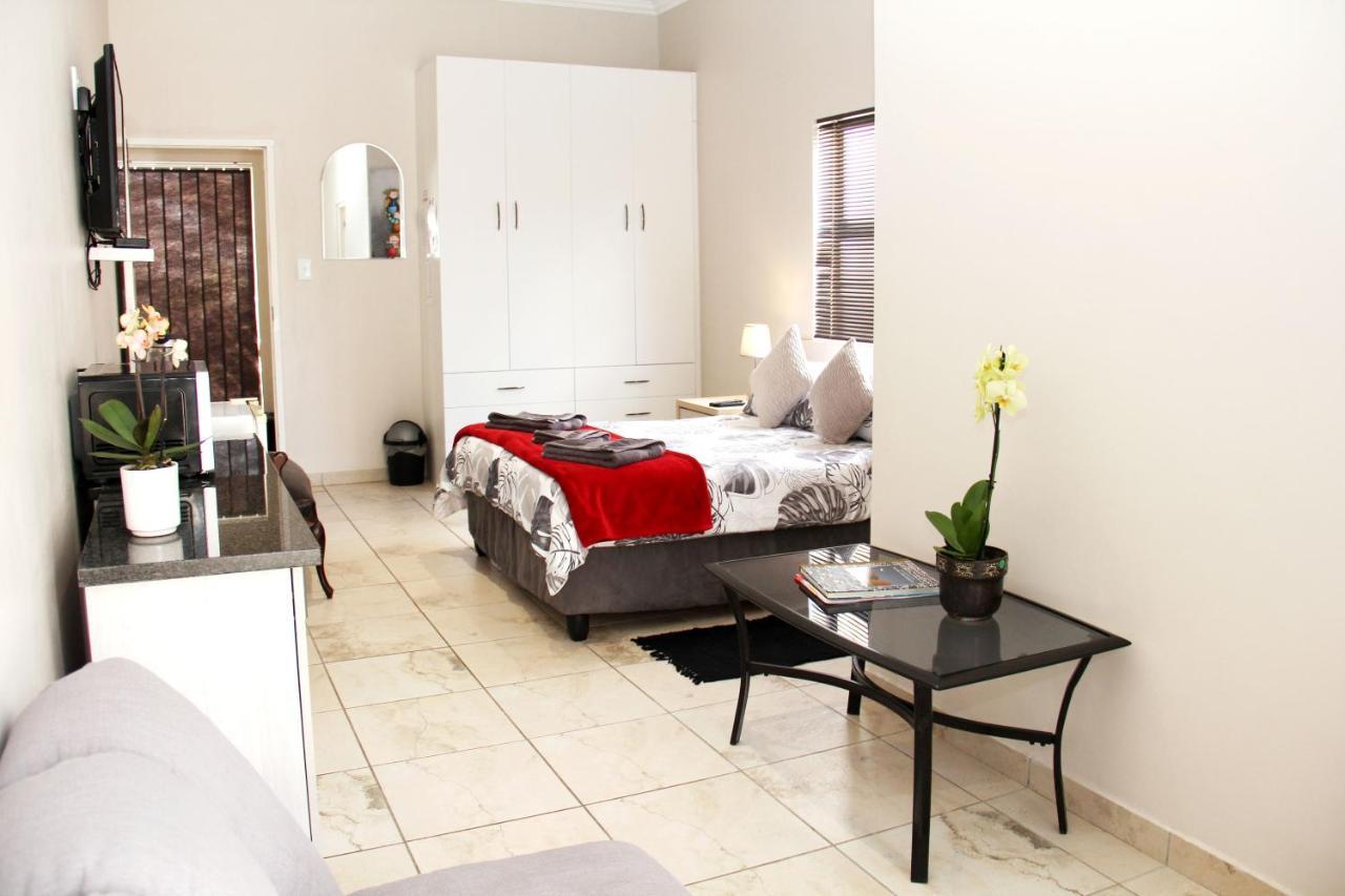 Livingatlarge Guest House Langebaan Exterior photo